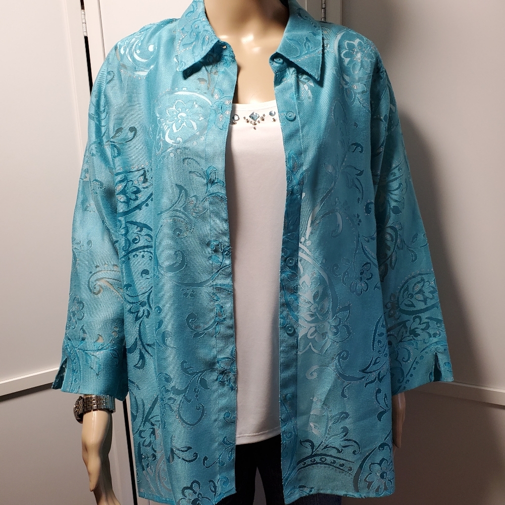 Alfred Dunner blouse with white tee under neath. Size 18
